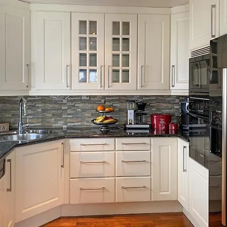 Beautiful In With Kitchen Holiday home